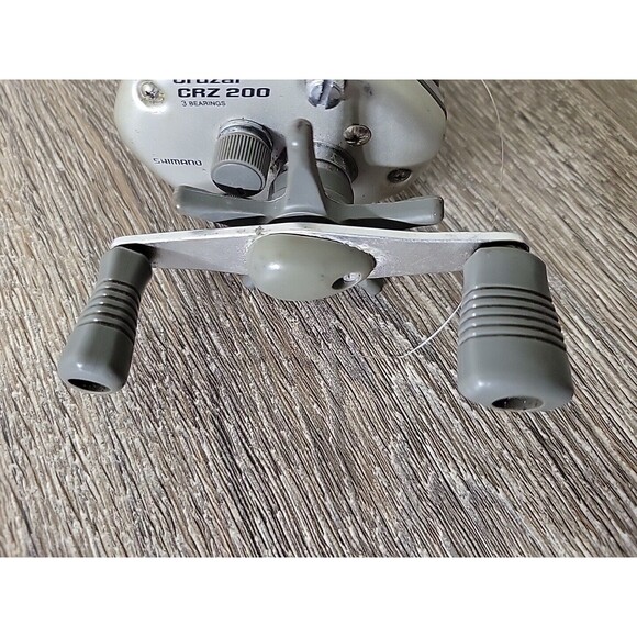 Shimano Cruzar CRZ 200 Fishing Reel 3 Bearing - PARTS OR REPAIR - Picture 2 of 13